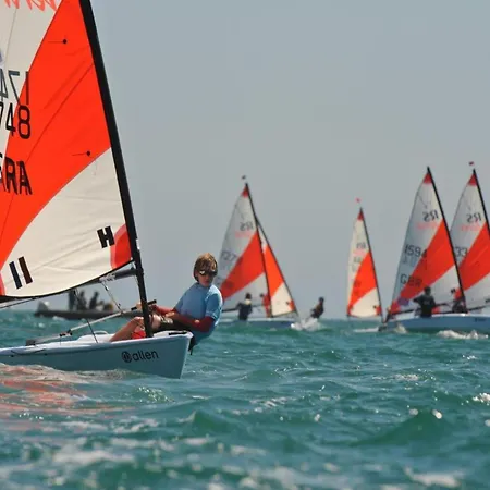 De Watersport Groepsaccommodatie - 50 Pers Kaag