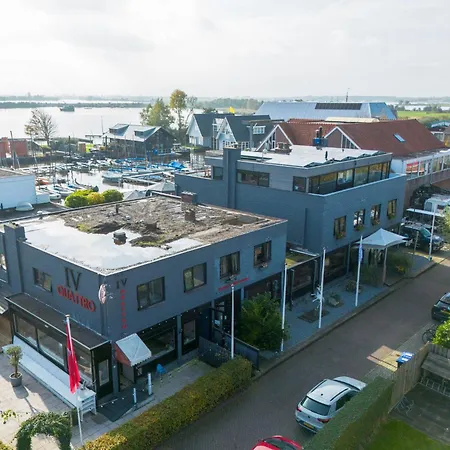 Casa de Férias De Watersport Groepsaccommodatie - 50 Pers Kaag