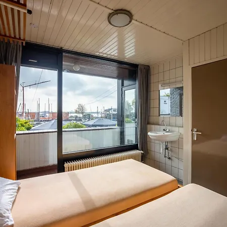 De Watersport Groepsaccommodatie - 50 Pers Ferienhaus