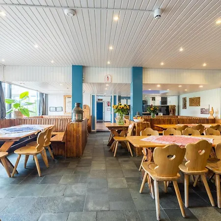 De Watersport Groepsaccommodatie - 50 Pers Ferienhaus *