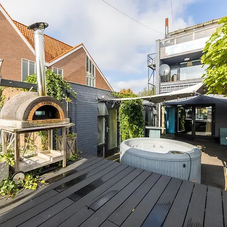 De Watersport Groepsaccommodatie - 50 Pers Ferienhaus