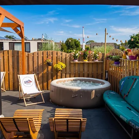 Ferienhaus De Watersport Groepsaccommodatie - 50 Pers *