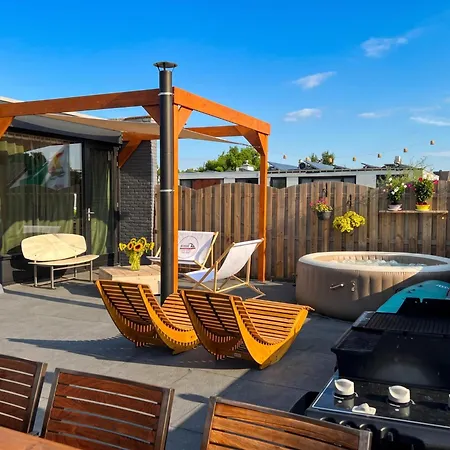De Watersport Groepsaccommodatie - 50 Pers Ferienhaus *