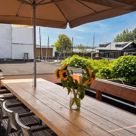 De Watersport Groepsaccommodatie - 50 Pers * Kaag