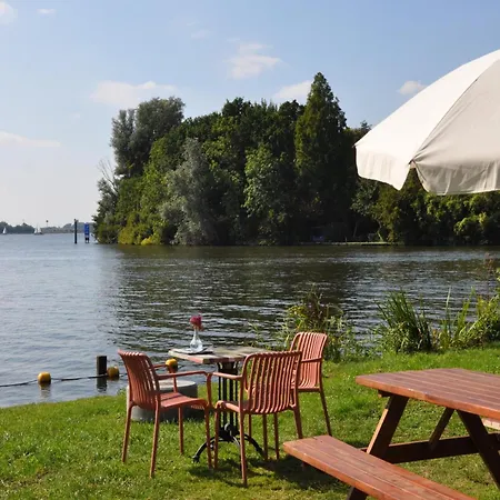De Watersport Groepsaccommodatie - 50 Pers