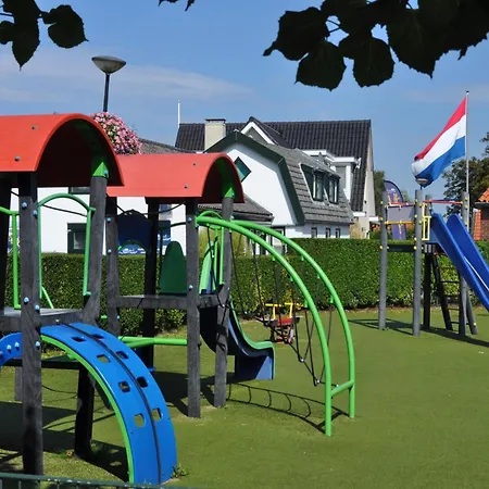 De Watersport Groepsaccommodatie - 50 Pers Ferienhaus