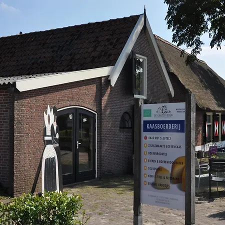De Watersport Groepsaccommodatie - 50 Pers *