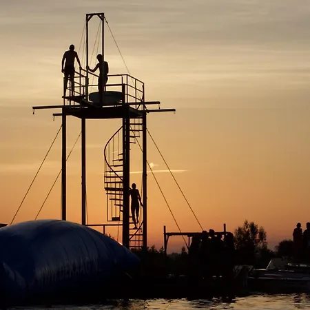 De Watersport Groepsaccommodatie - 50 Pers * Kaag