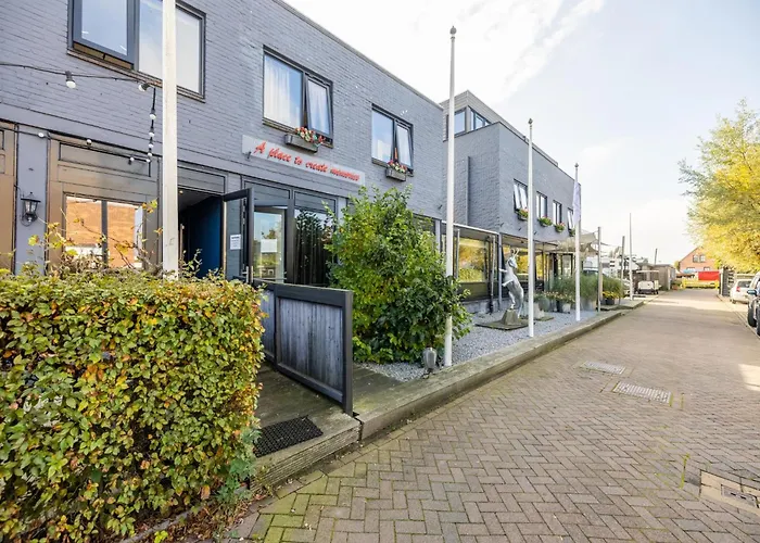 De Watersport Groepsaccommodatie - 50 Pers Kaag