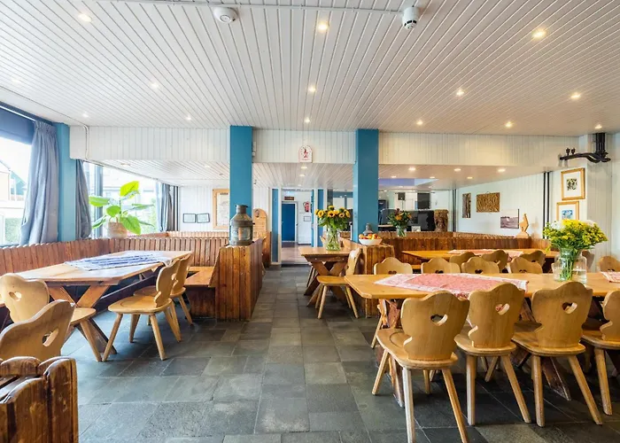 De Watersport Groepsaccommodatie - 50 Pers Holiday home *