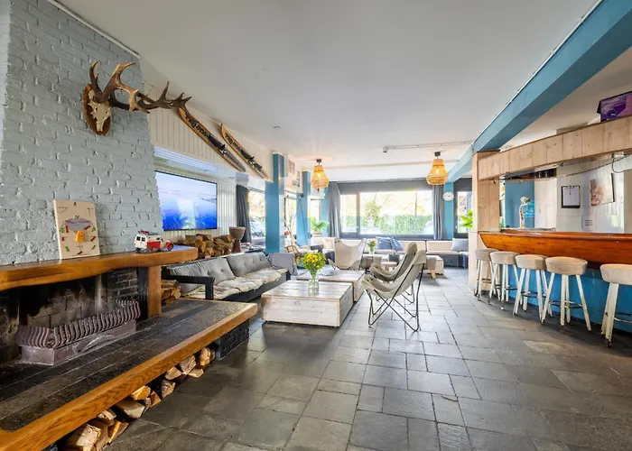 De Watersport Groepsaccommodatie - 50 Pers Holiday home Kaag